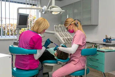 Oris. Przychodnia stomatologiczna. Obremska-Głowska D.