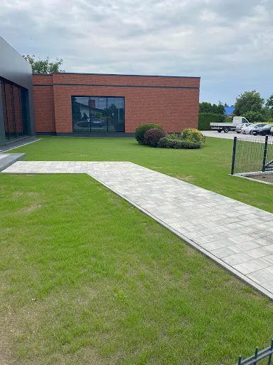 Mini traktor Leszno - usługi mini traktorem - prace ziemne - ogrodnicze - równanie terenu - Leszno i okolice